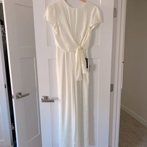 Lulus white short sleeve jumpsuit. Size small. Never worn and still has tags.